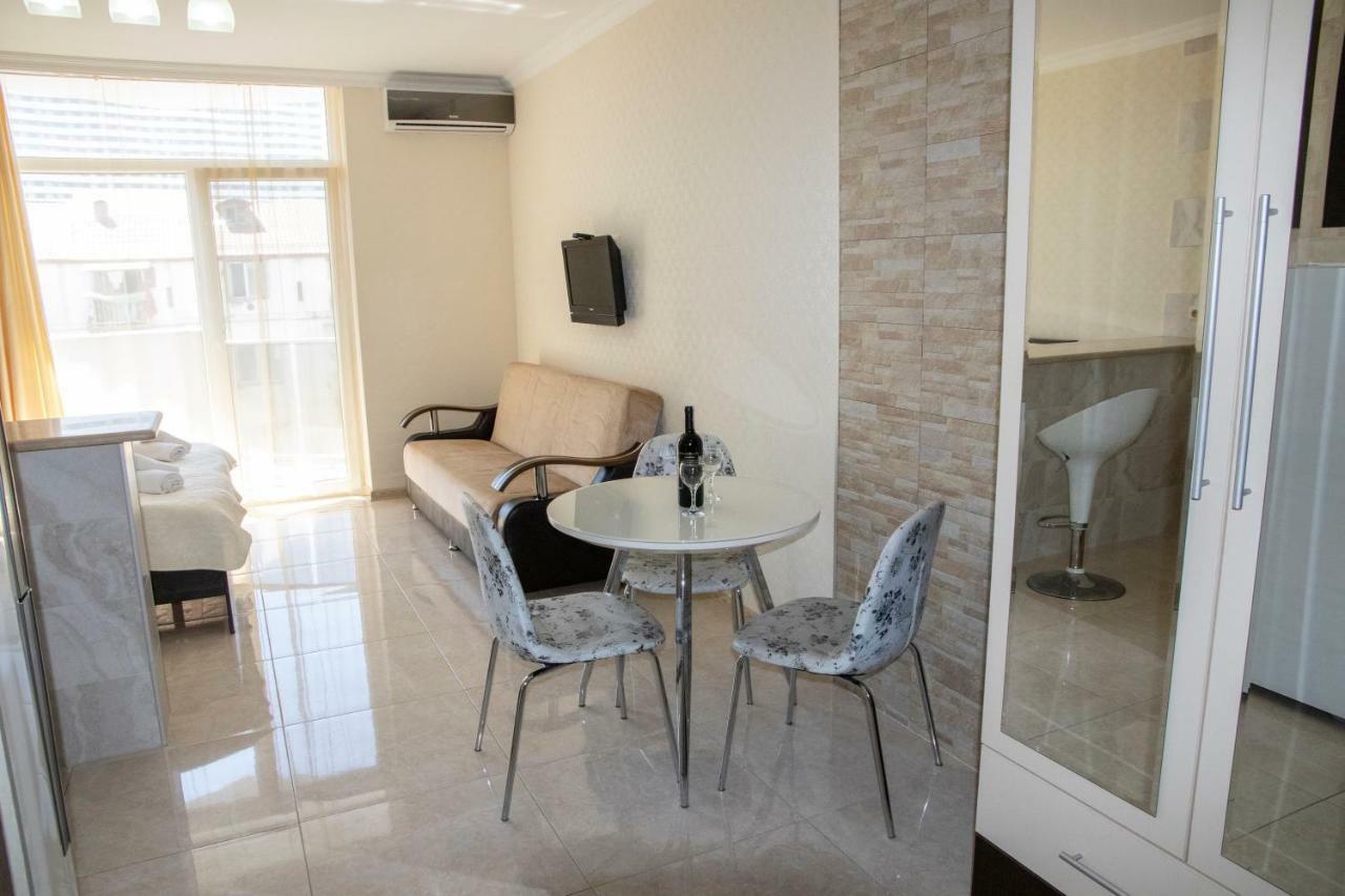 Orbi Apartment Ruslan Batumi Bagian luar foto