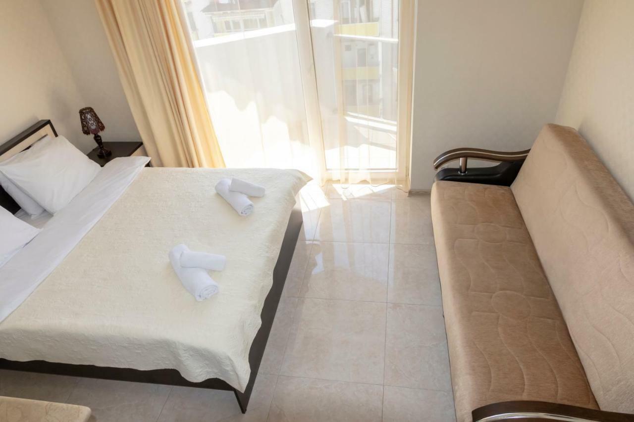 Orbi Apartment Ruslan Batumi Bagian luar foto
