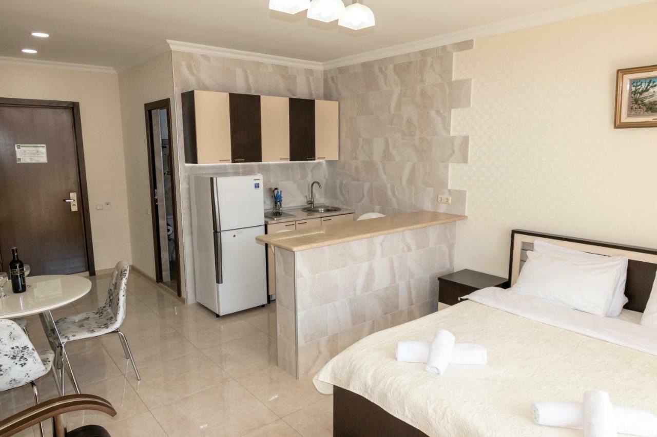 Orbi Apartment Ruslan Batumi Bagian luar foto