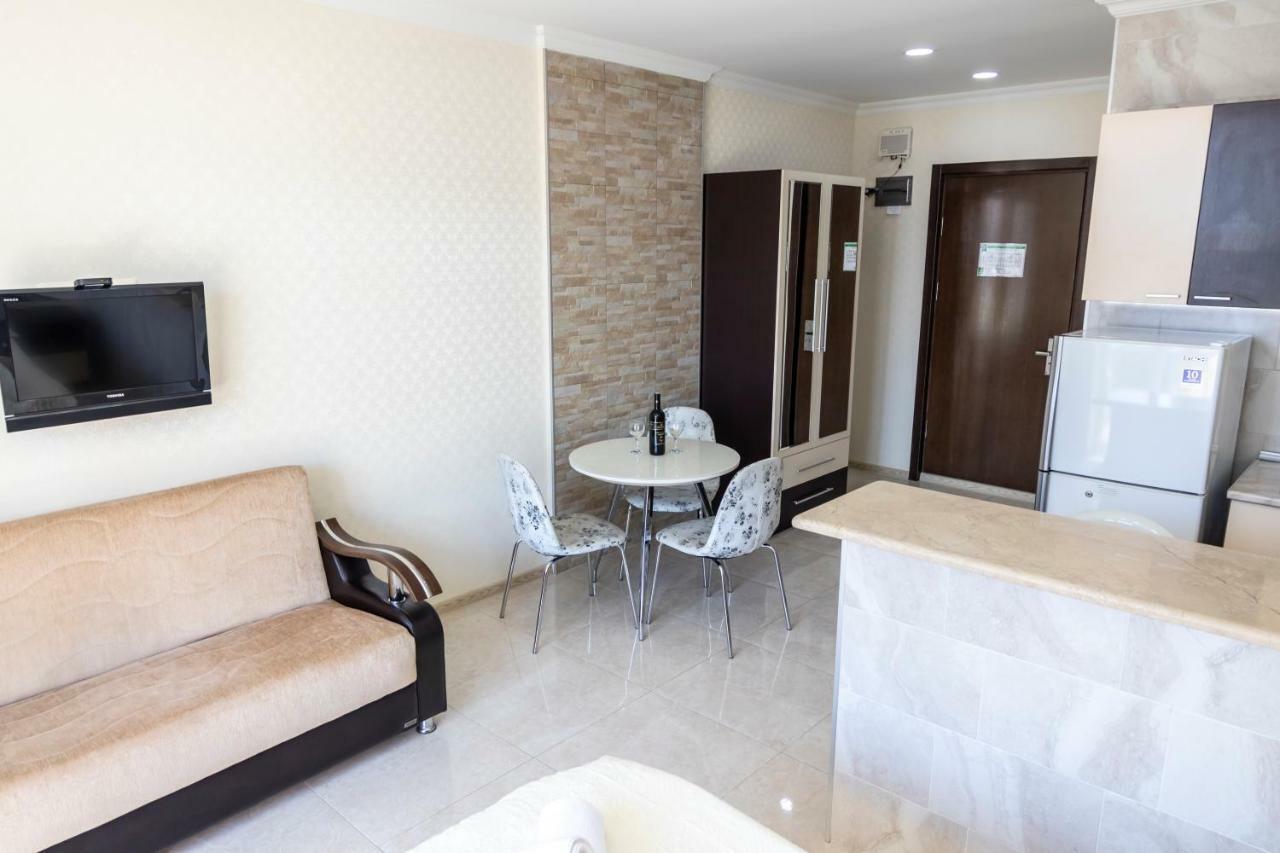 Orbi Apartment Ruslan Batumi Bagian luar foto