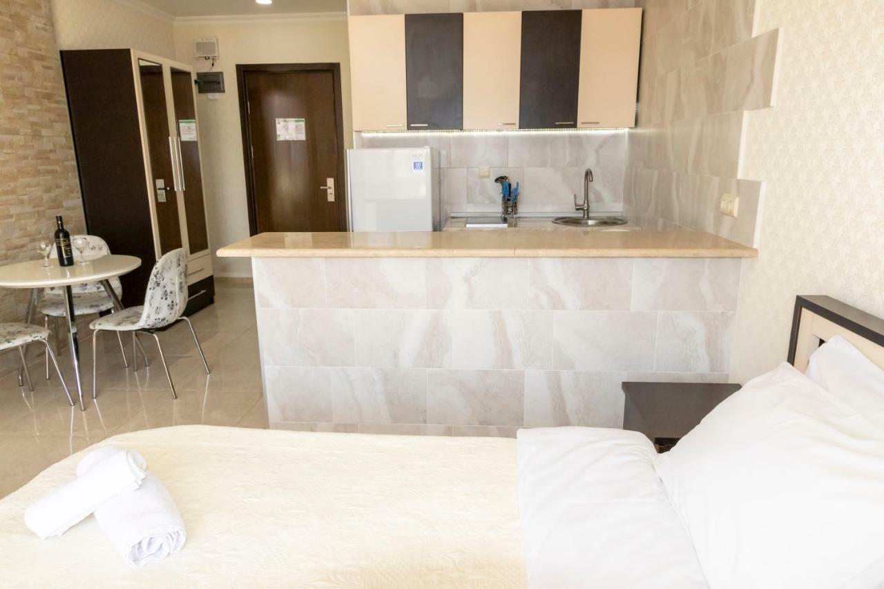 Orbi Apartment Ruslan Batumi Bagian luar foto